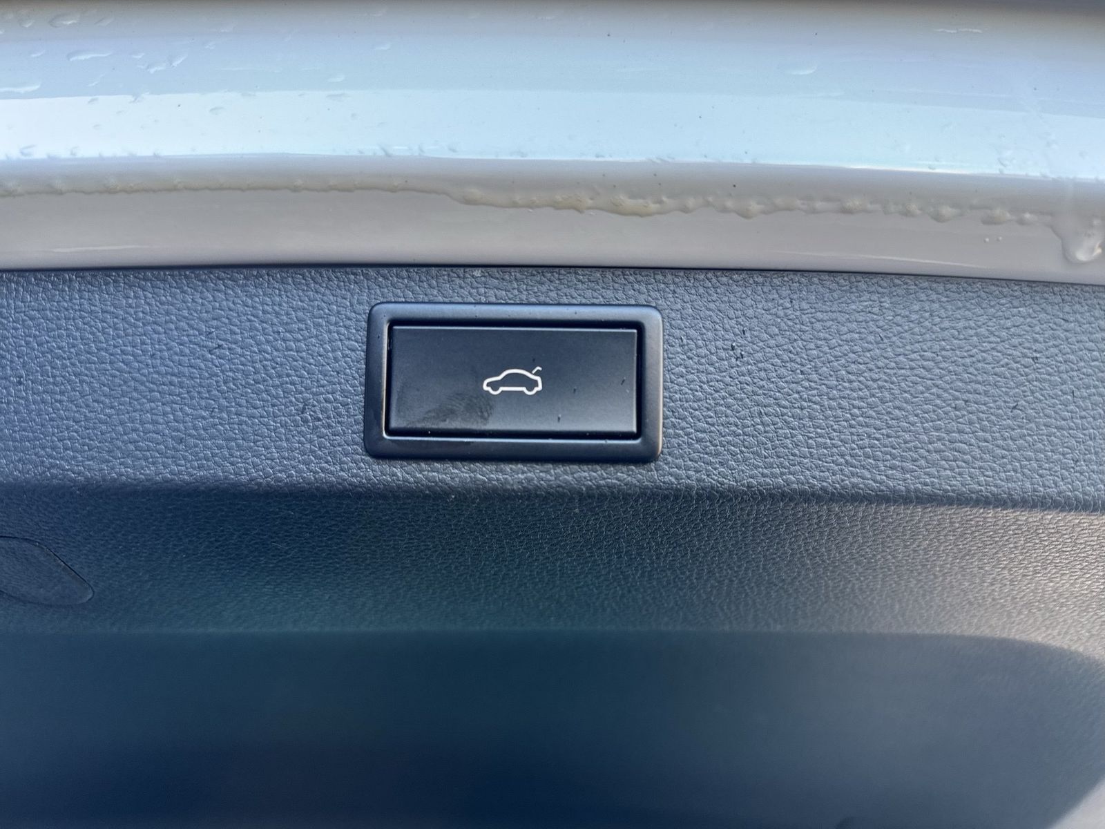 Fahrzeugabbildung SKODA Karoq Style 1.5l TSI 110kW 7-Gang-DSG 4xSHZG LED - mit KI generiert/bearbeitet