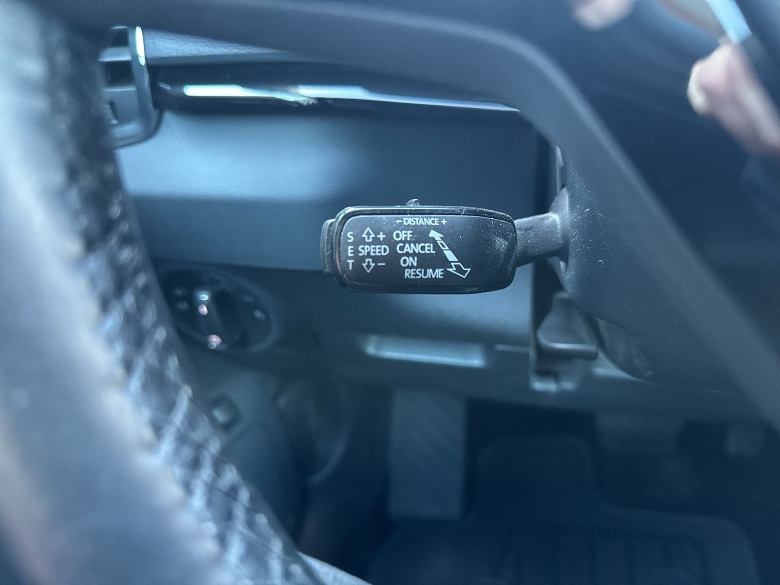 Fahrzeugabbildung SKODA Karoq Style 1.5l TSI 110kW 7-Gang-DSG 4xSHZG LED - mit KI generiert/bearbeitet