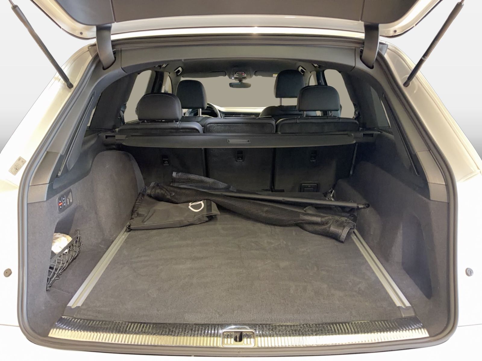 Fahrzeug autohaus mense Fahrzeugabbildung Audi Q7 60 TFSI e quattro tiptronic S line Matrix B&O - mit KI generiert/bearbeitet