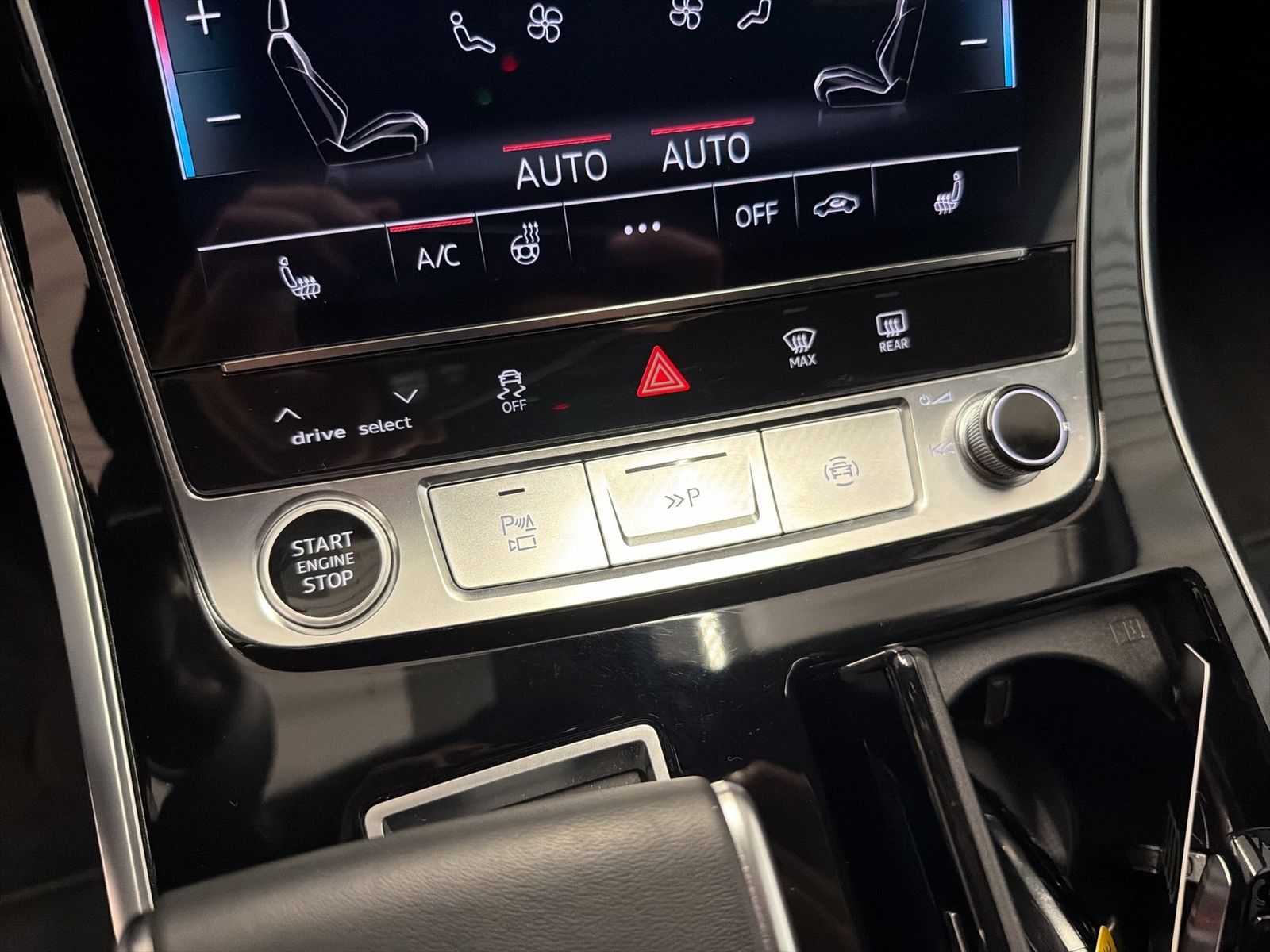 Fahrzeug autohaus mense Fahrzeugabbildung Audi Q7 60 TFSI e quattro tiptronic S line Matrix B&O - mit KI generiert/bearbeitet