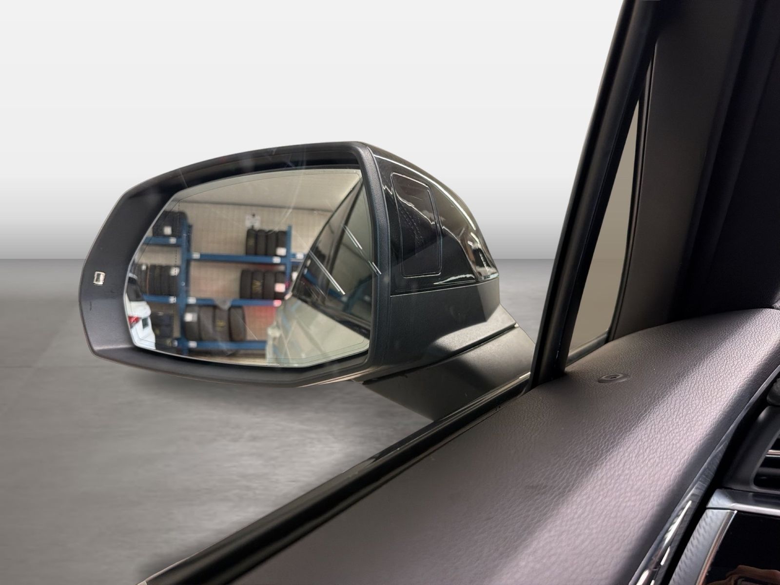 Fahrzeug autohaus mense Fahrzeugabbildung Audi Q7 60 TFSI e quattro tiptronic S line Matrix B&O - mit KI generiert/bearbeitet