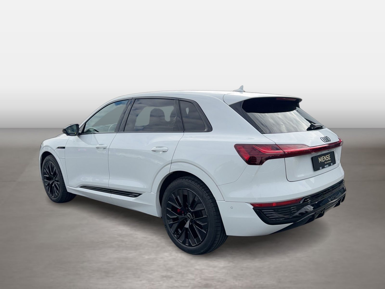 Fahrzeug autohaus mense Fahrzeugabbildung Audi Q8 e-tron 55 quattro S line Matrix HUD Luft Pano - mit KI generiert/bearbeitet
