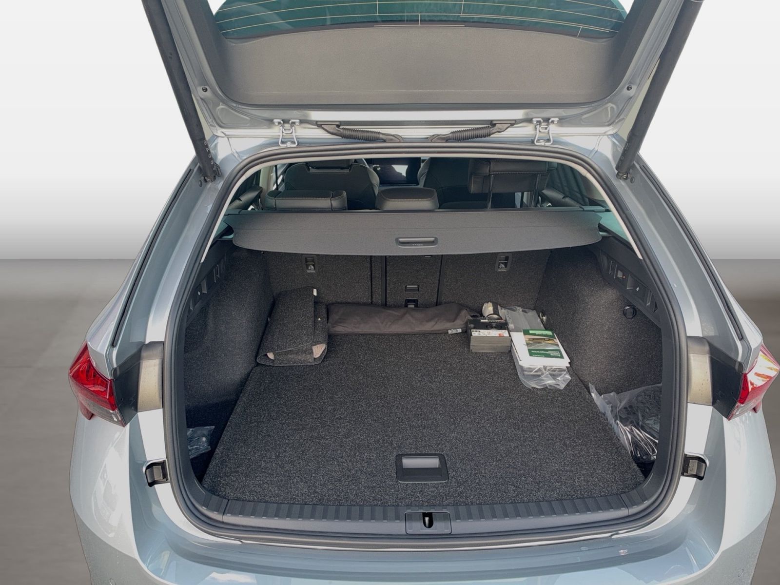 Fahrzeugabbildung SKODA Octavia Combi Balance 2.0l TDI 110kW 7-Gang-DSG - mit KI generiert/bearbeitet