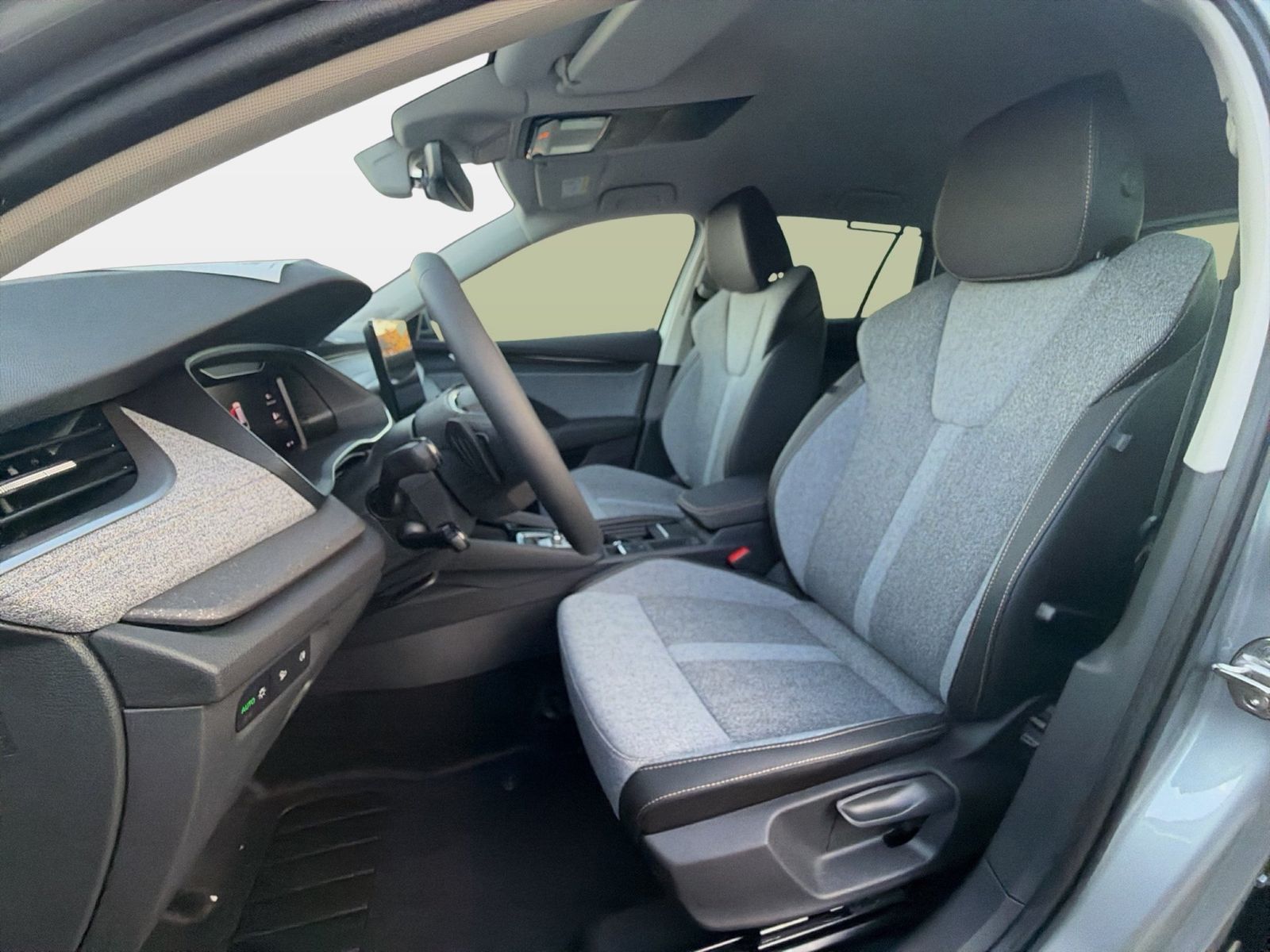 Fahrzeugabbildung SKODA Octavia Combi Balance 2.0l TDI 110kW 7-Gang-DSG - mit KI generiert/bearbeitet