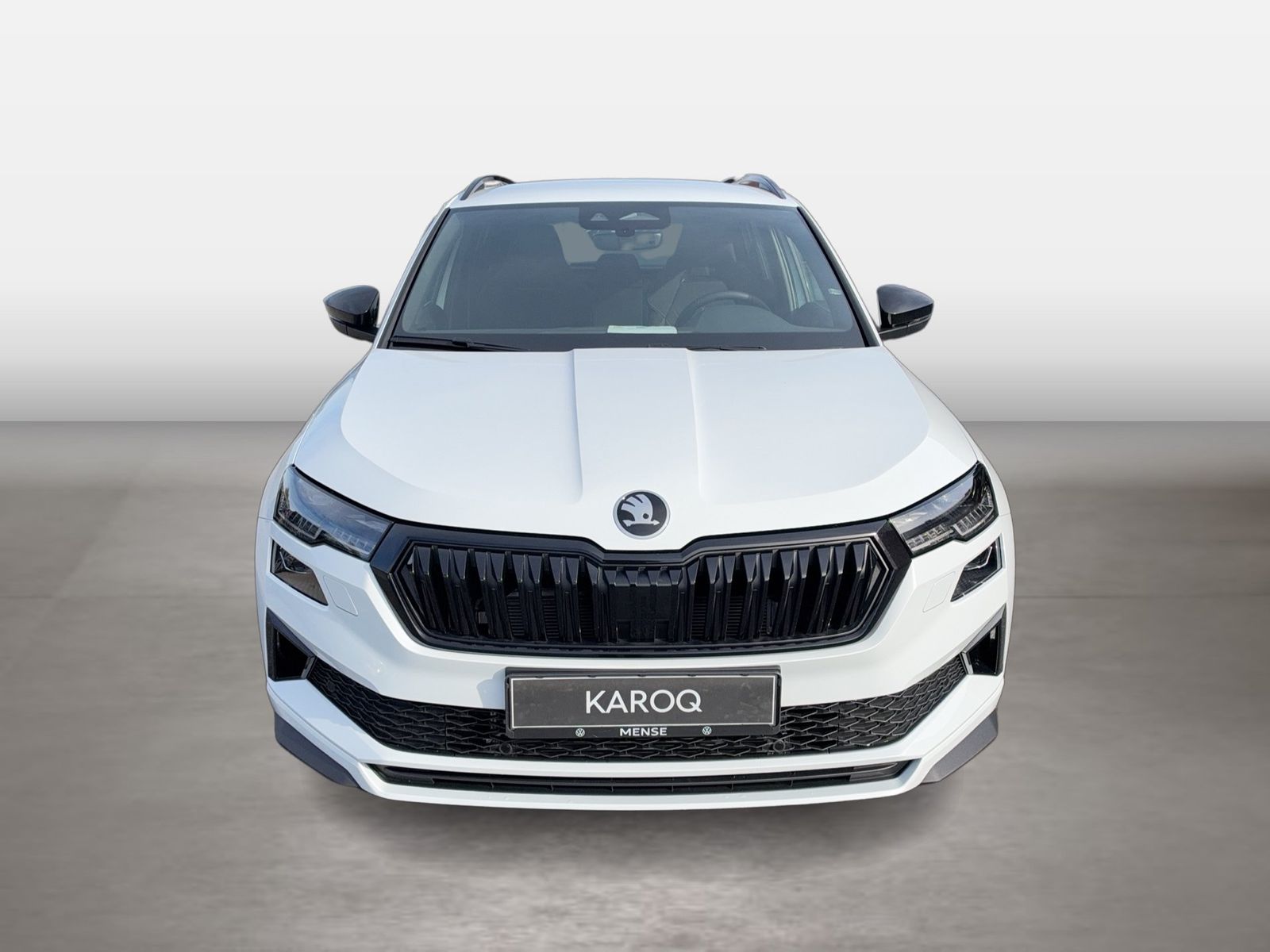 Fahrzeug autohaus mense Fahrzeugabbildung SKODA Karoq Sportline 1.5l TSI 110kW Matrix AHK ACC - mit KI generiert/bearbeitet