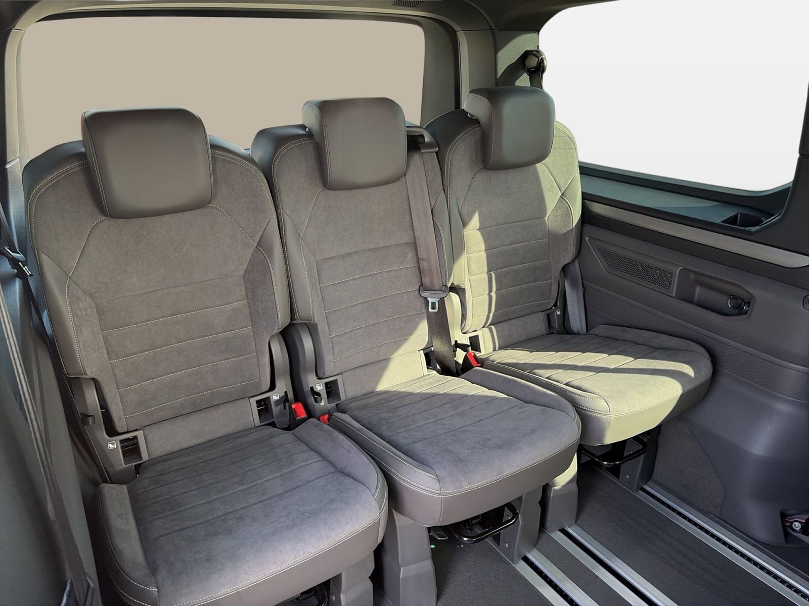 Fahrzeug autohaus mense Fahrzeugabbildung Volkswagen Multivan Life Generation 2.0 l TDI 110 kW DSG LM - mit KI generiert/bearbeitet