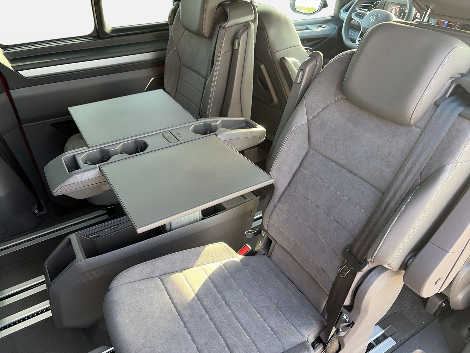 Fahrzeug autohaus mense Fahrzeugabbildung Volkswagen Multivan Life Generation 2.0 l TDI 110 kW DSG LM - mit KI generiert/bearbeitet