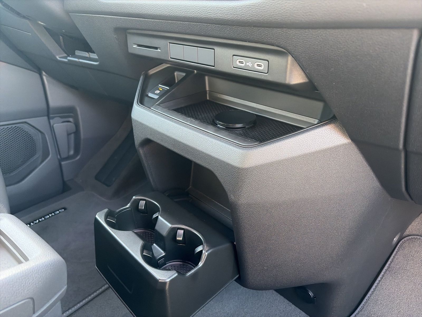 Fahrzeug autohaus mense Fahrzeugabbildung Volkswagen Multivan Life Generation 2.0 l TDI 110 kW DSG LM - mit KI generiert/bearbeitet