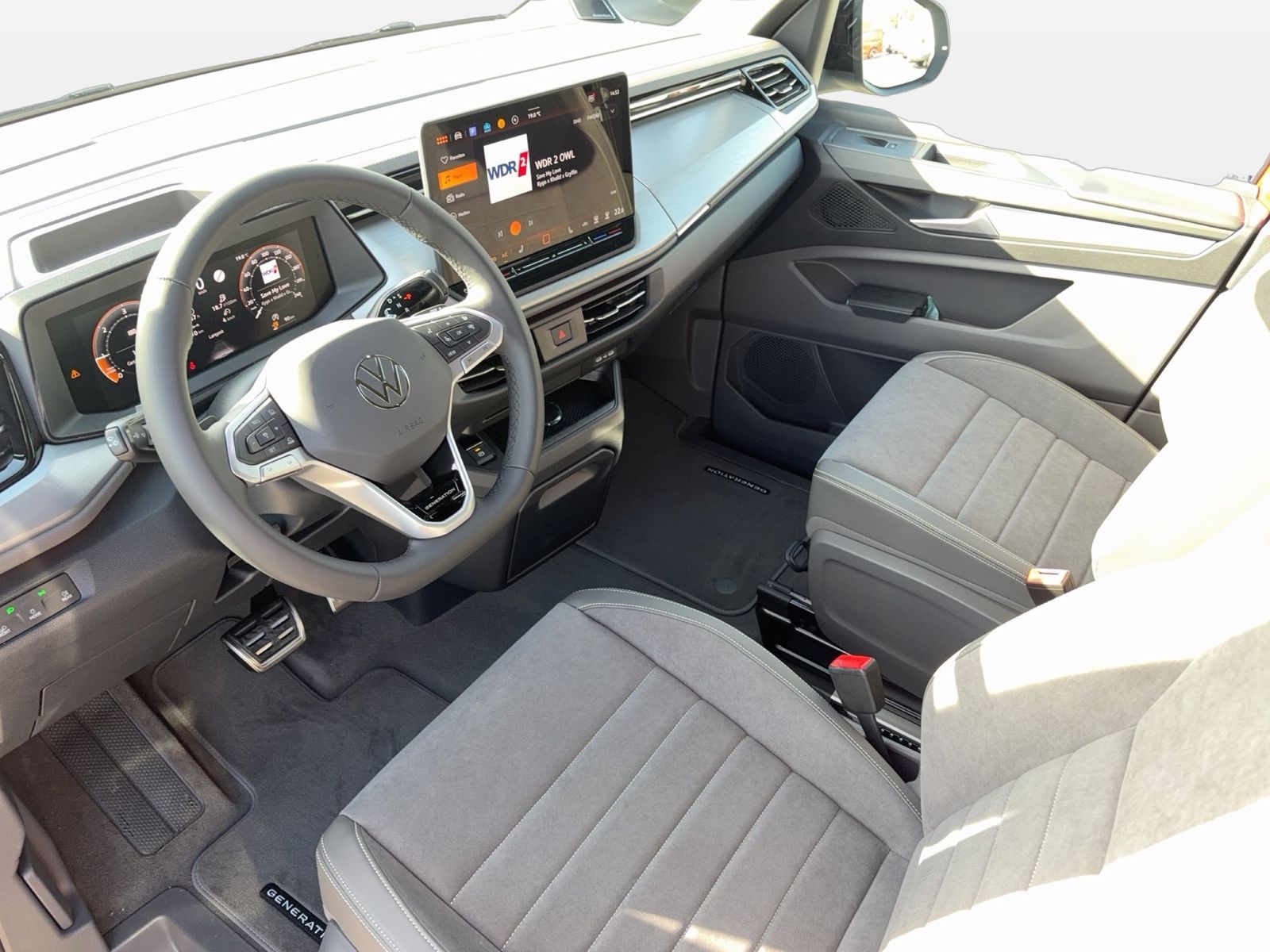 Fahrzeug autohaus mense Fahrzeugabbildung Volkswagen Multivan Life Generation 2.0 l TDI 110 kW DSG LM - mit KI generiert/bearbeitet