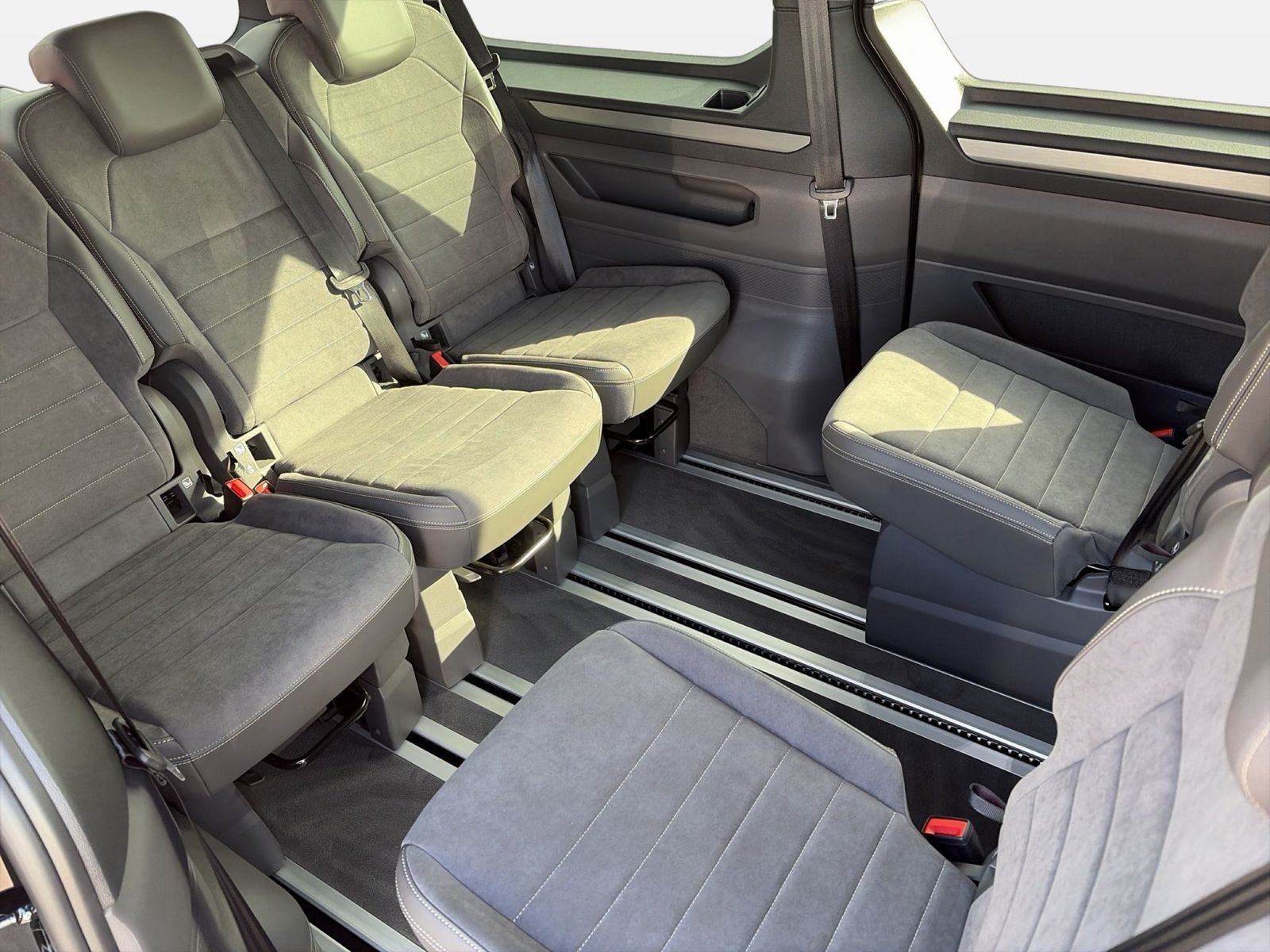 Fahrzeug autohaus mense Fahrzeugabbildung Volkswagen Multivan Life Generation 2.0 TDI 110kW DSG AHK - mit KI generiert/bearbeitet