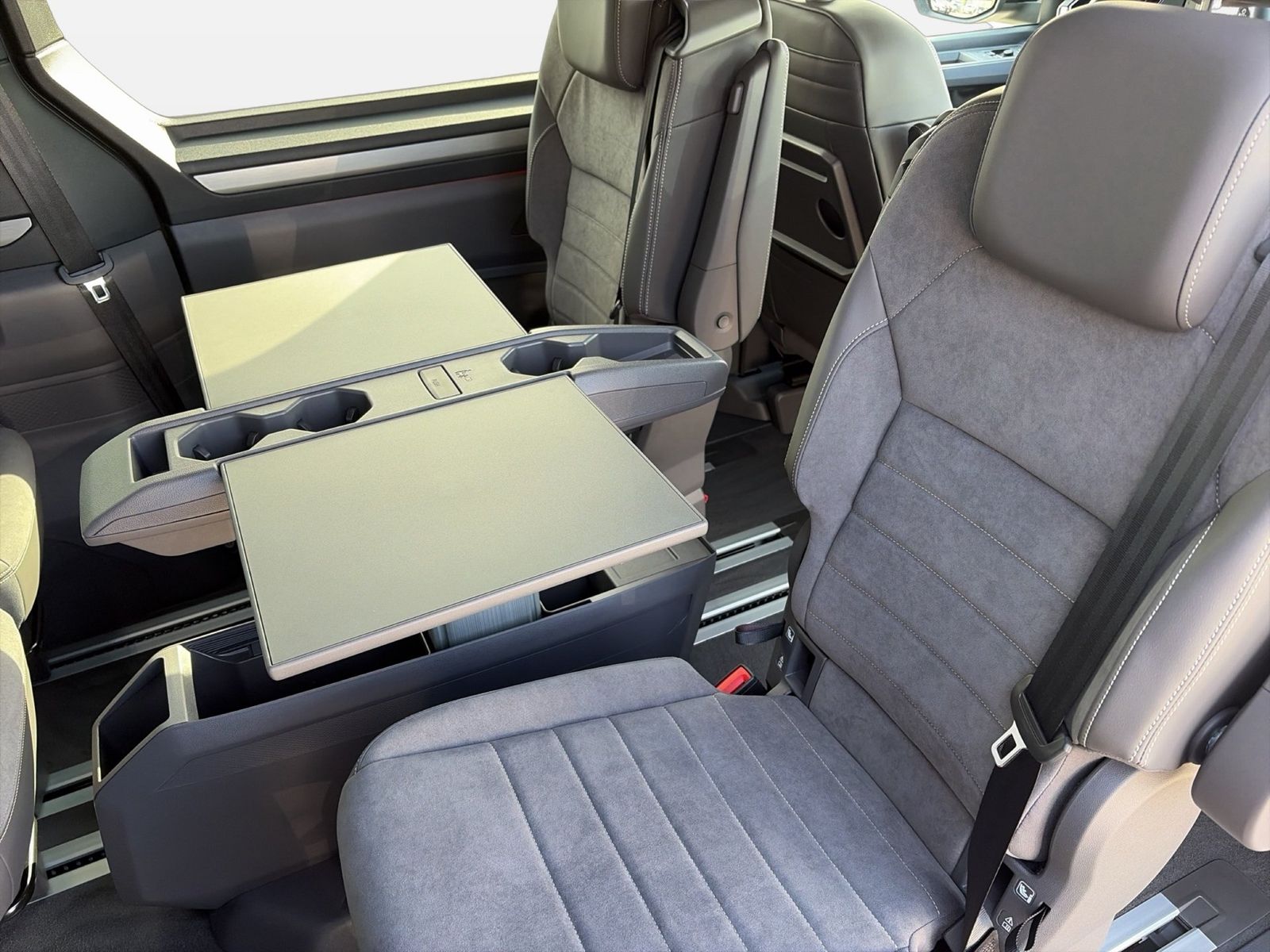 Fahrzeug autohaus mense Fahrzeugabbildung Volkswagen Multivan Life Generation 2.0 TDI 110kW DSG AHK - mit KI generiert/bearbeitet
