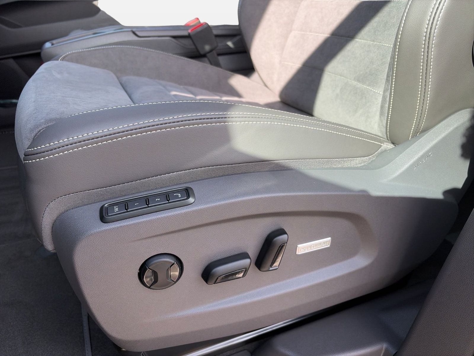 Fahrzeug autohaus mense Fahrzeugabbildung Volkswagen Multivan Life Generation 2.0 TDI 110kW DSG AHK - mit KI generiert/bearbeitet