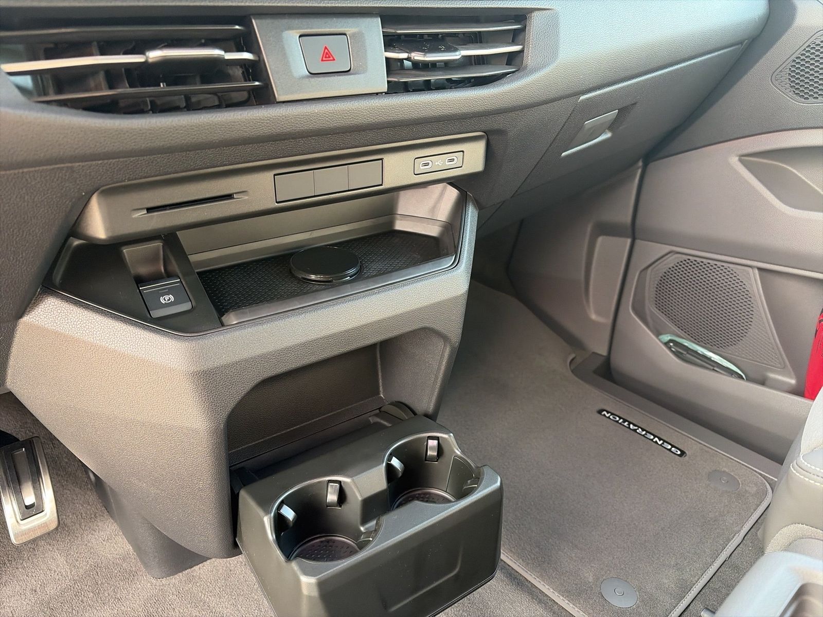 Fahrzeug autohaus mense Fahrzeugabbildung Volkswagen Multivan Life Generation 2.0 TDI 110kW DSG AHK - mit KI generiert/bearbeitet