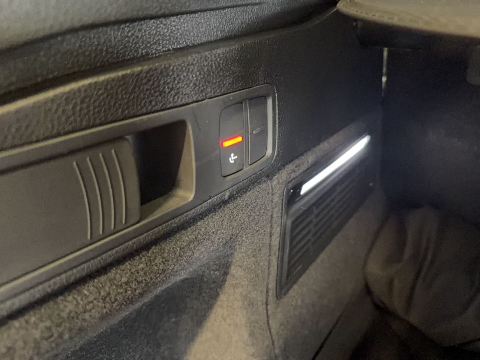 Fahrzeug autohaus mense Fahrzeugabbildung Audi Q5 55 TFSI e quattro S tronic S line Matrix B&O - mit KI generiert/bearbeitet
