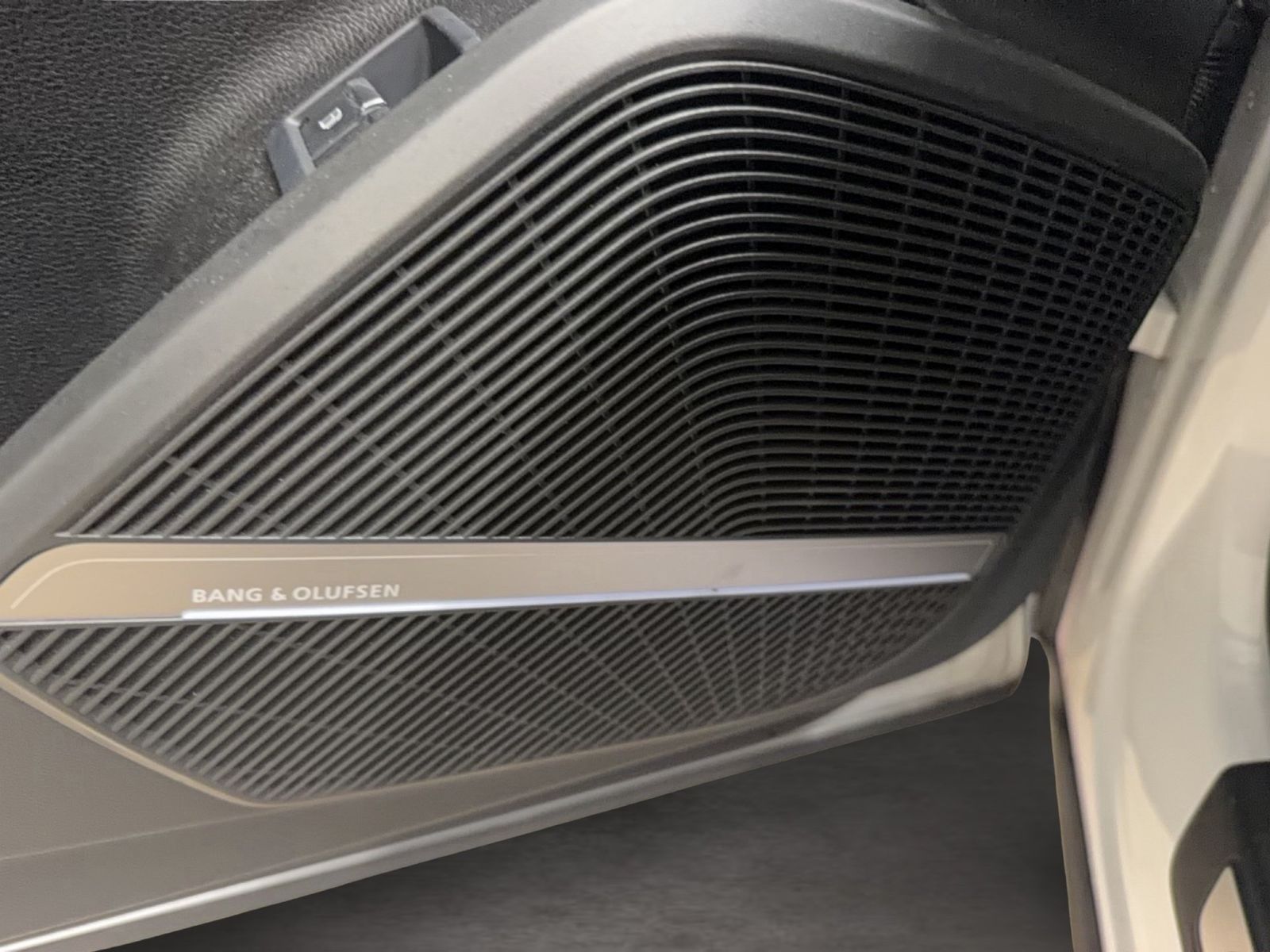Fahrzeug autohaus mense Fahrzeugabbildung Audi Q5 55 TFSI e quattro S tronic S line Matrix B&O - mit KI generiert/bearbeitet