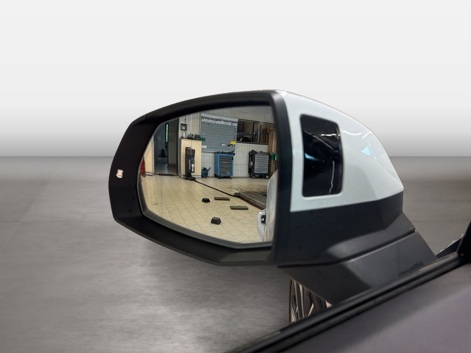 Fahrzeug autohaus mense Fahrzeugabbildung Audi Q5 55 TFSI e quattro S tronic S line Matrix B&O - mit KI generiert/bearbeitet