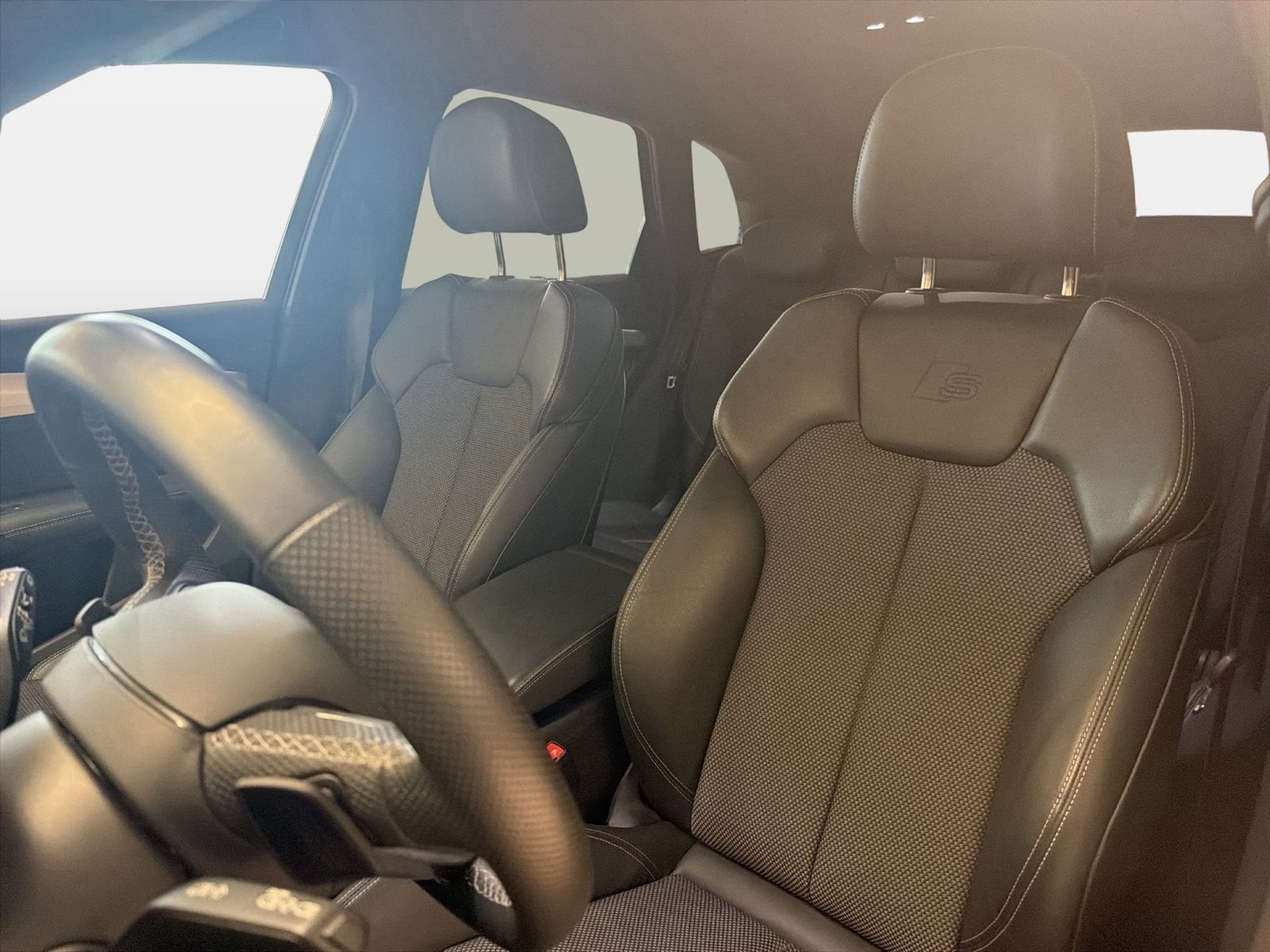 Fahrzeug autohaus mense Fahrzeugabbildung Audi Q5 55 TFSI e quattro S tronic S line Matrix B&O - mit KI generiert/bearbeitet