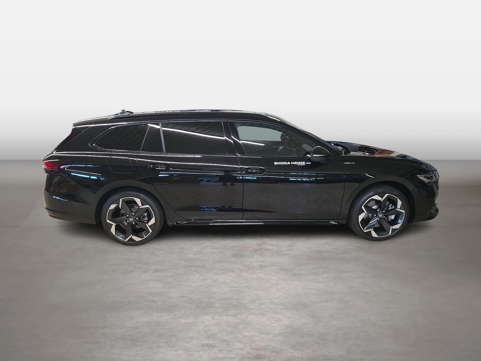 Fahrzeug autohaus mense Fahrzeugabbildung SKODA Superb Combi Sportline 2.0l TSI 150kW 7-Gang-DSG - mit KI generiert/bearbeitet