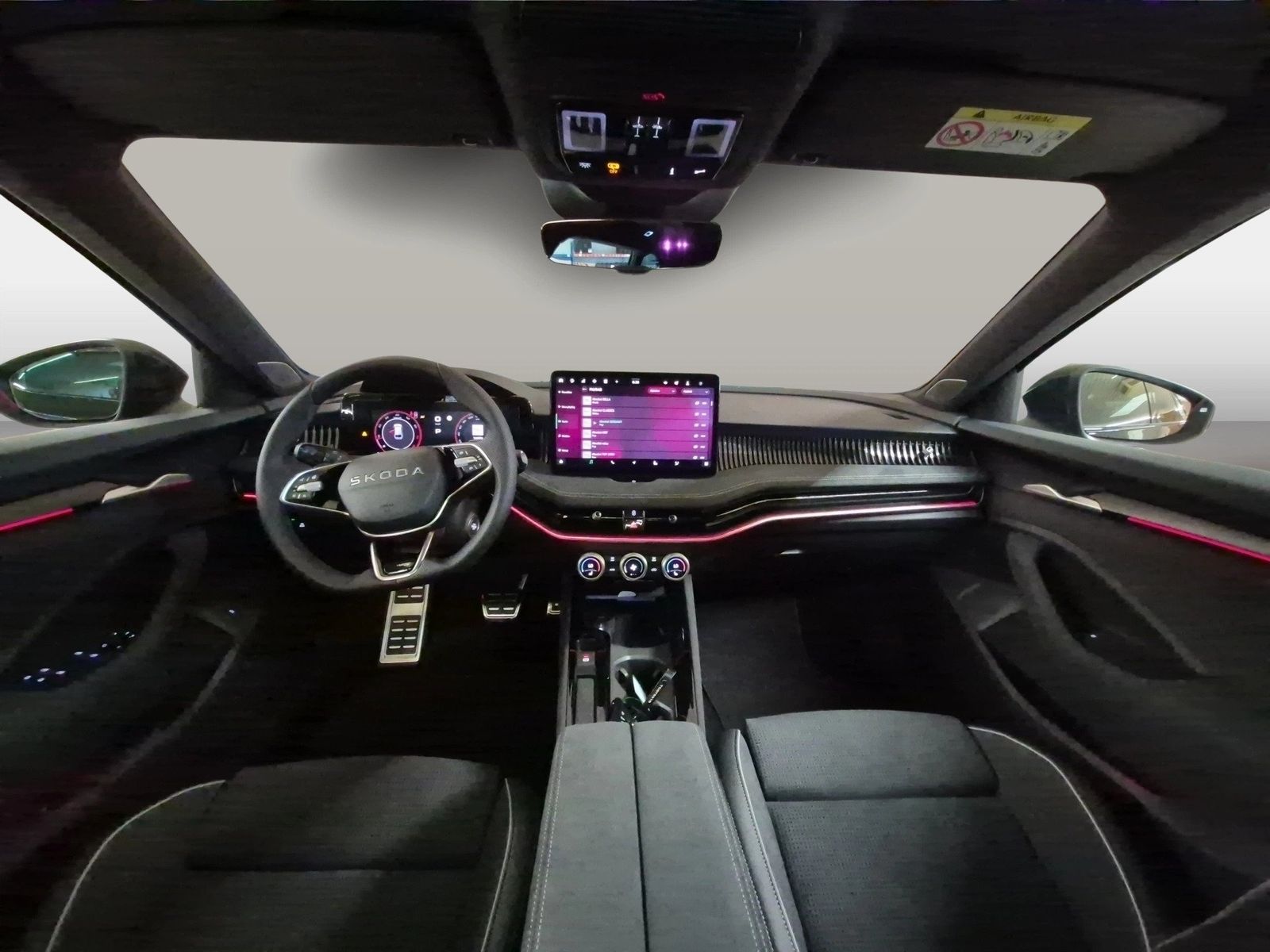 Fahrzeug autohaus mense Fahrzeugabbildung SKODA Superb Combi Sportline 2.0l TSI 150kW 7-Gang-DSG - mit KI generiert/bearbeitet