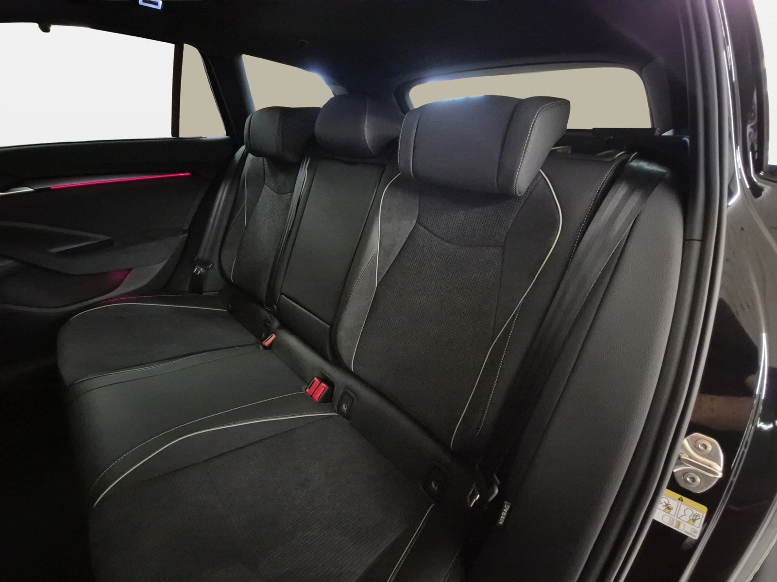 Fahrzeug autohaus mense Fahrzeugabbildung SKODA Superb Combi Sportline 2.0l TSI 150kW 7-Gang-DSG - mit KI generiert/bearbeitet