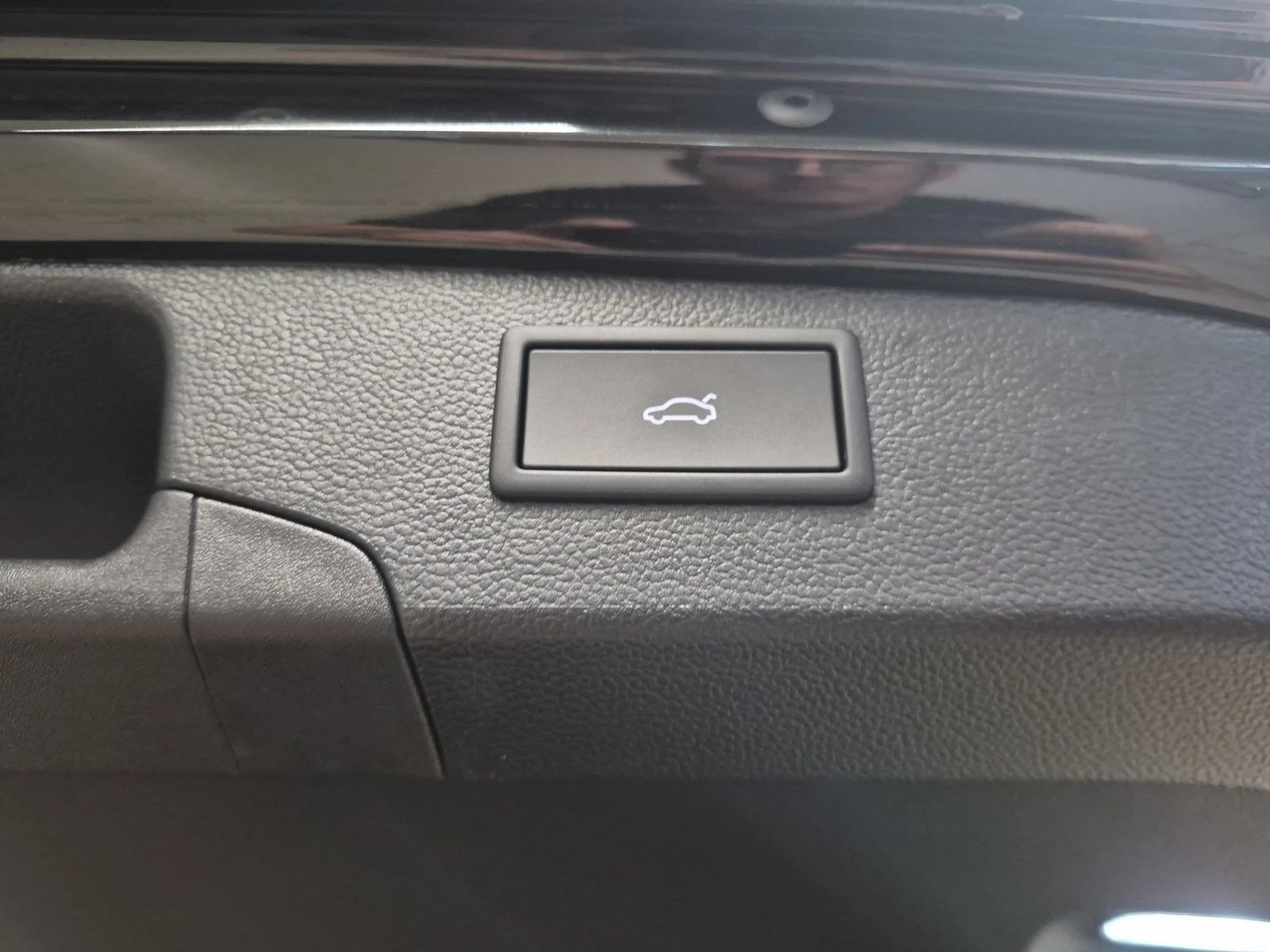 Fahrzeug autohaus mense Fahrzeugabbildung SKODA Superb Combi Sportline 2.0l TSI 150kW 7-Gang-DSG - mit KI generiert/bearbeitet
