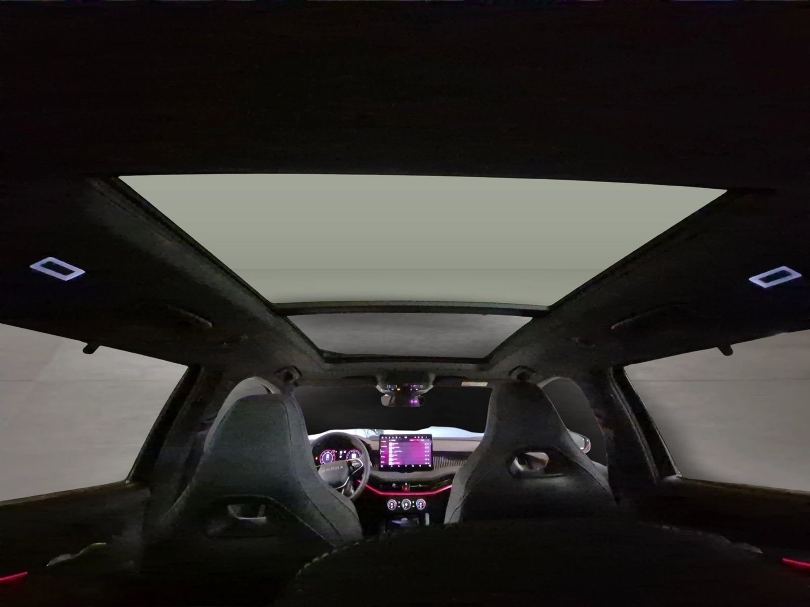 Fahrzeug autohaus mense Fahrzeugabbildung SKODA Superb Combi Sportline 2.0l TSI 150kW 7-Gang-DSG - mit KI generiert/bearbeitet
