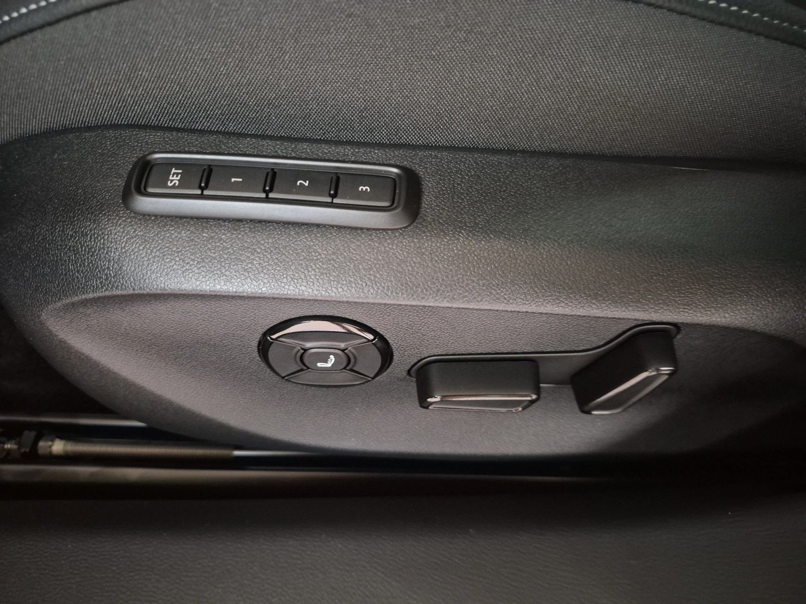 Fahrzeug autohaus mense Fahrzeugabbildung SKODA Superb Combi Sportline 2.0l TSI 150kW 7-Gang-DSG - mit KI generiert/bearbeitet
