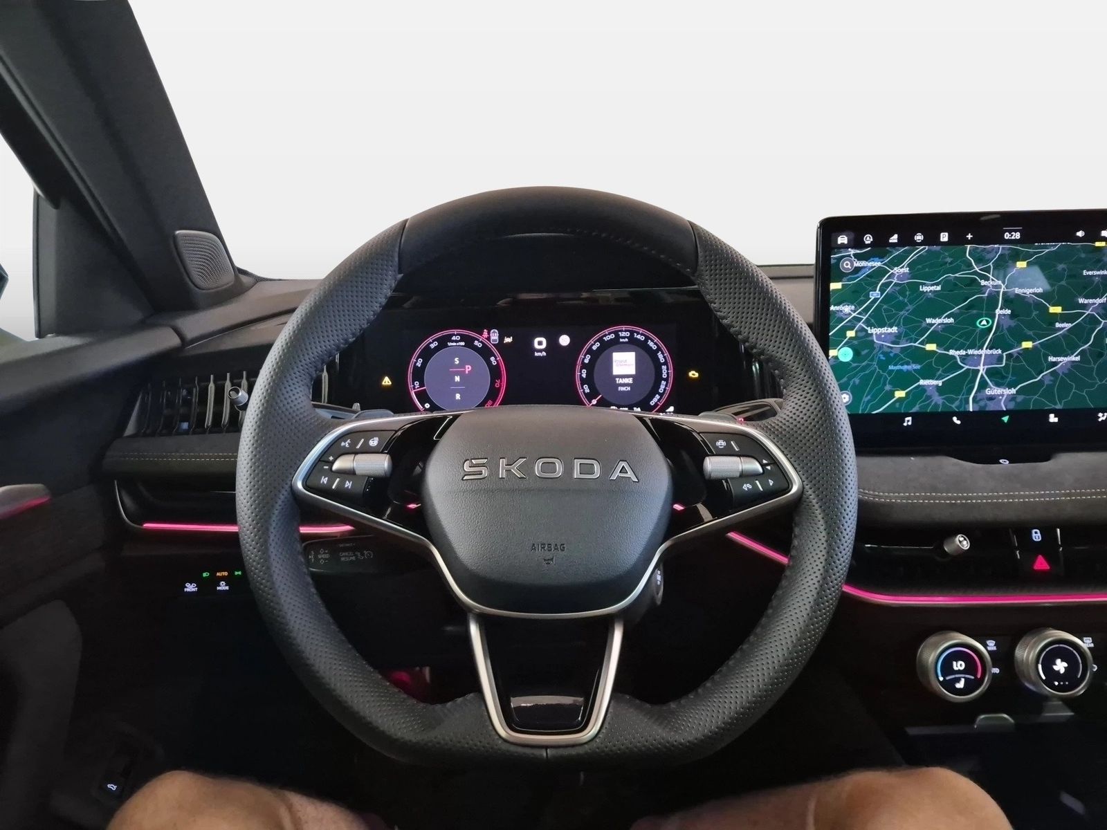 Fahrzeug autohaus mense Fahrzeugabbildung SKODA Superb Combi Sportline 2.0l TSI 150kW 7-Gang-DSG - mit KI generiert/bearbeitet
