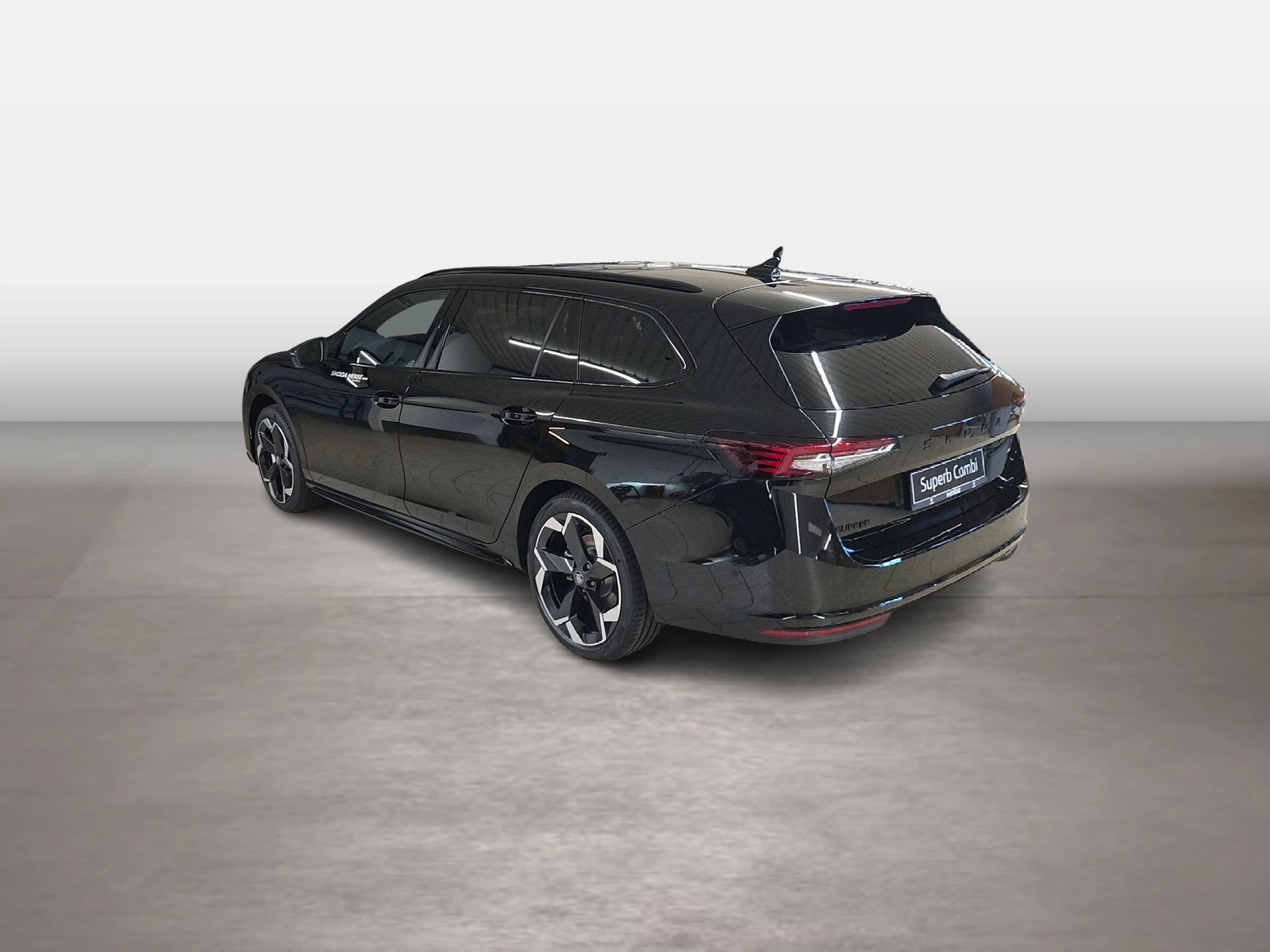 Fahrzeug autohaus mense Fahrzeugabbildung SKODA Superb Combi Sportline 2.0l TSI 150kW 7-Gang-DSG - mit KI generiert/bearbeitet