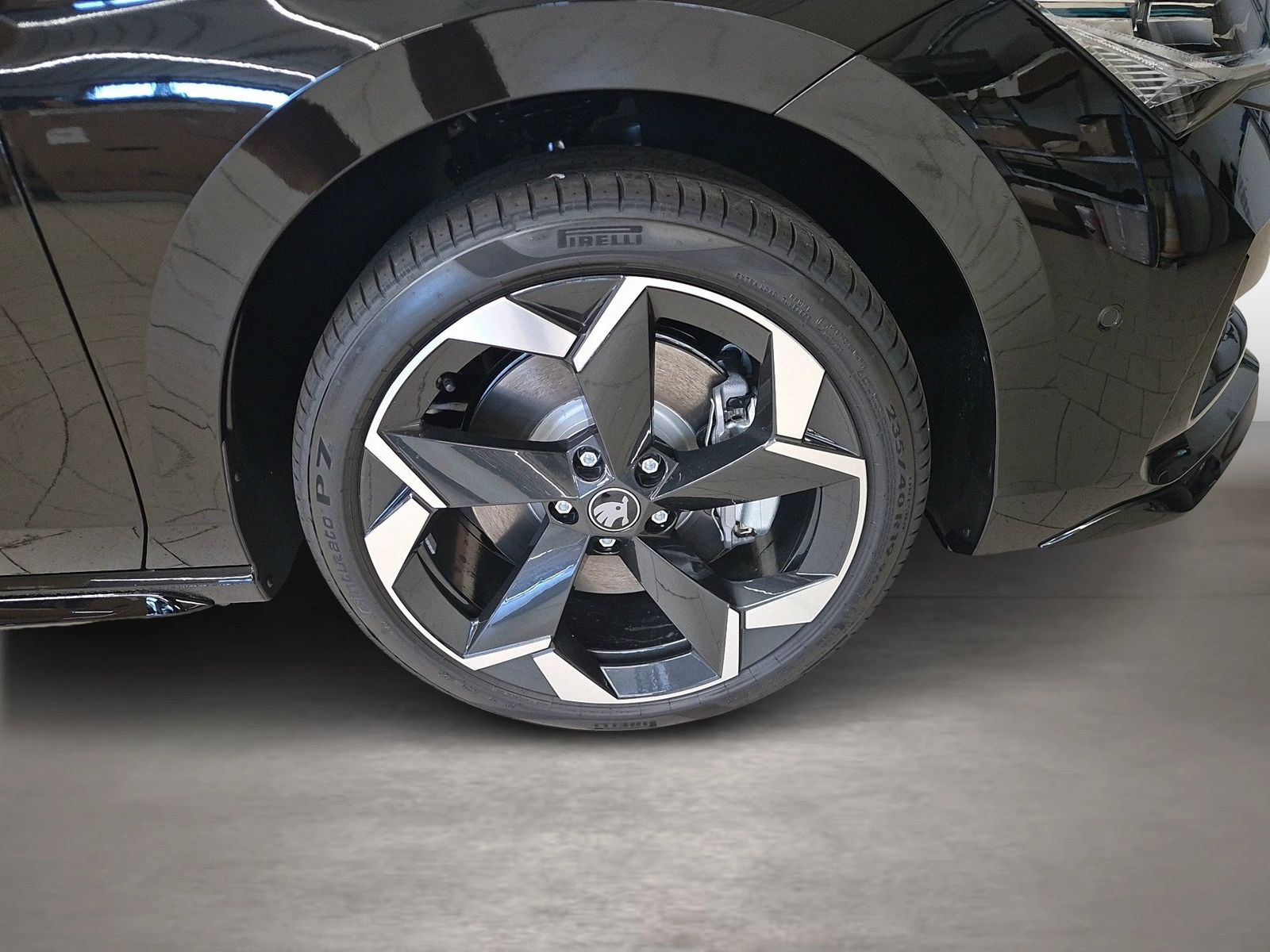 Fahrzeug autohaus mense Fahrzeugabbildung SKODA Superb Combi Sportline 2.0l TSI 150kW 7-Gang-DSG - mit KI generiert/bearbeitet