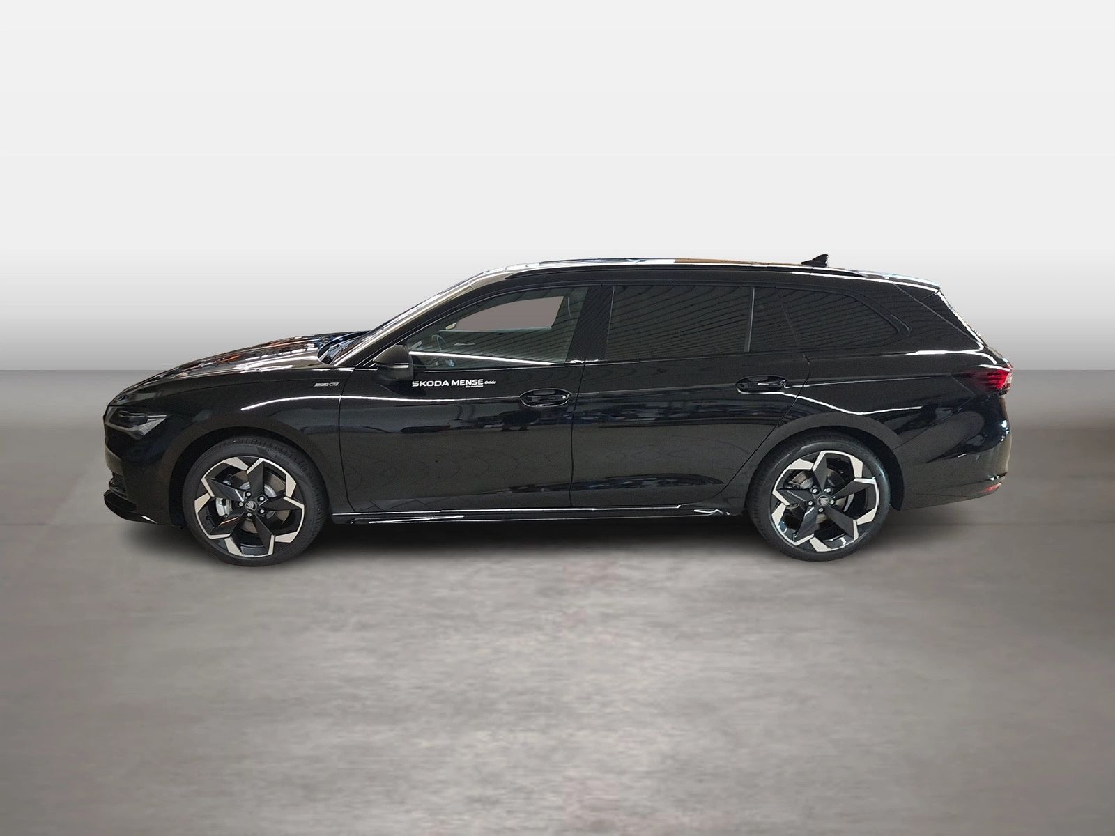 Fahrzeug autohaus mense Fahrzeugabbildung SKODA Superb Combi Sportline 2.0l TSI 150kW 7-Gang-DSG - mit KI generiert/bearbeitet