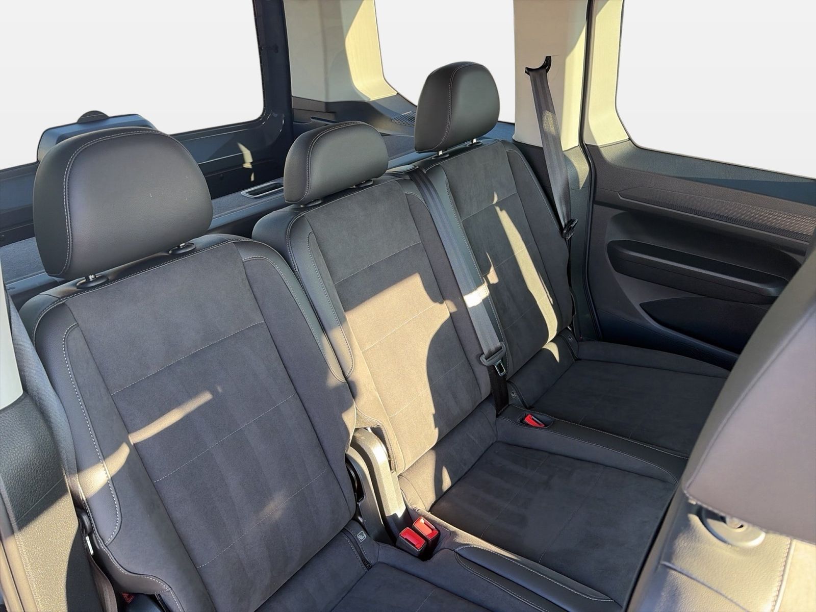 Fahrzeugabbildung Volkswagen Caddy Style 1.5 TSI 84kW CarPlay AHK LED Kamera - mit KI generiert/bearbeitet