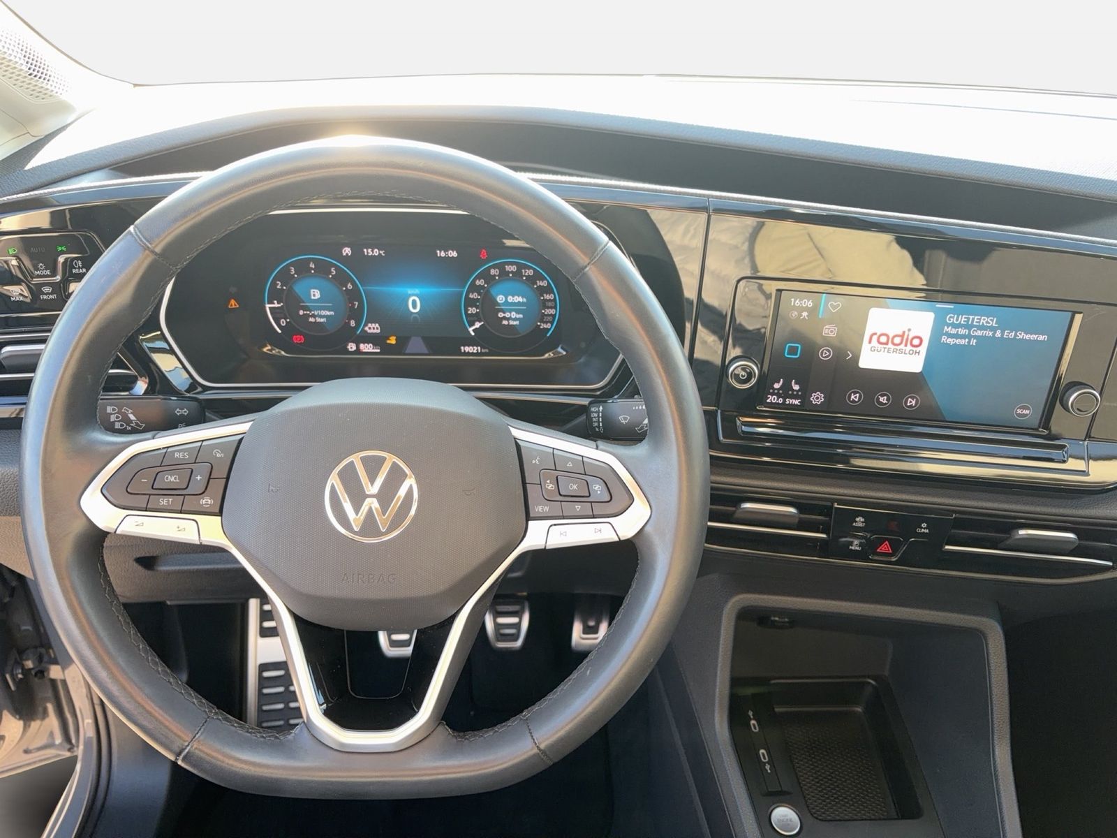 Fahrzeugabbildung Volkswagen Caddy Style 1.5 TSI 84kW CarPlay AHK LED Kamera - mit KI generiert/bearbeitet