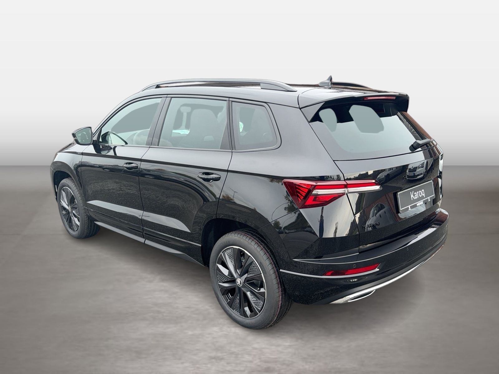 Fahrzeug autohaus mense Fahrzeugabbildung SKODA Karoq Sportline 1.5l TSI 110kW 7-Gang-DSG Matrix - mit KI generiert/bearbeitet