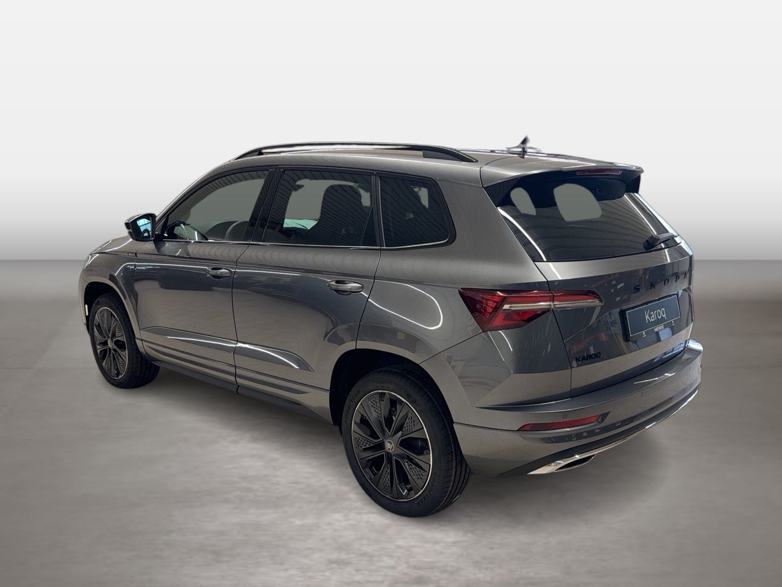 Fahrzeug autohaus mense Fahrzeugabbildung SKODA Karoq Sportline 1.5l TSI 110kW 7-Gang-DSG Matrix - mit KI generiert/bearbeitet