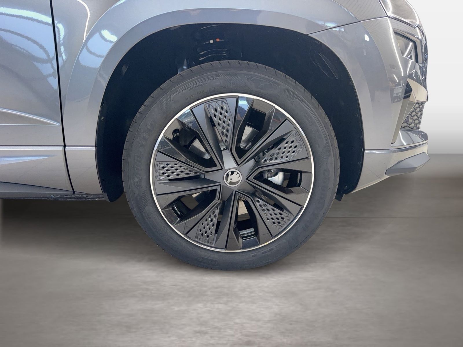 Fahrzeug autohaus mense Fahrzeugabbildung SKODA Karoq Sportline 1.5l TSI 110kW 7-Gang-DSG Matrix - mit KI generiert/bearbeitet
