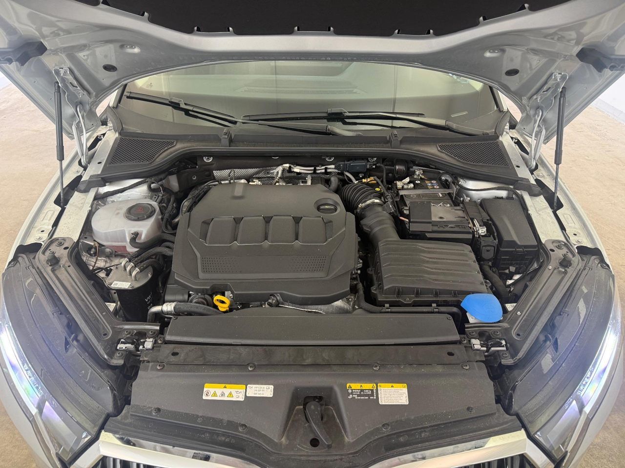 Fahrzeug autohaus mense Fahrzeugabbildung SKODA Octavia Combi Selection 2.0l TDI AHK ACC LED - mit KI generiert/bearbeitet