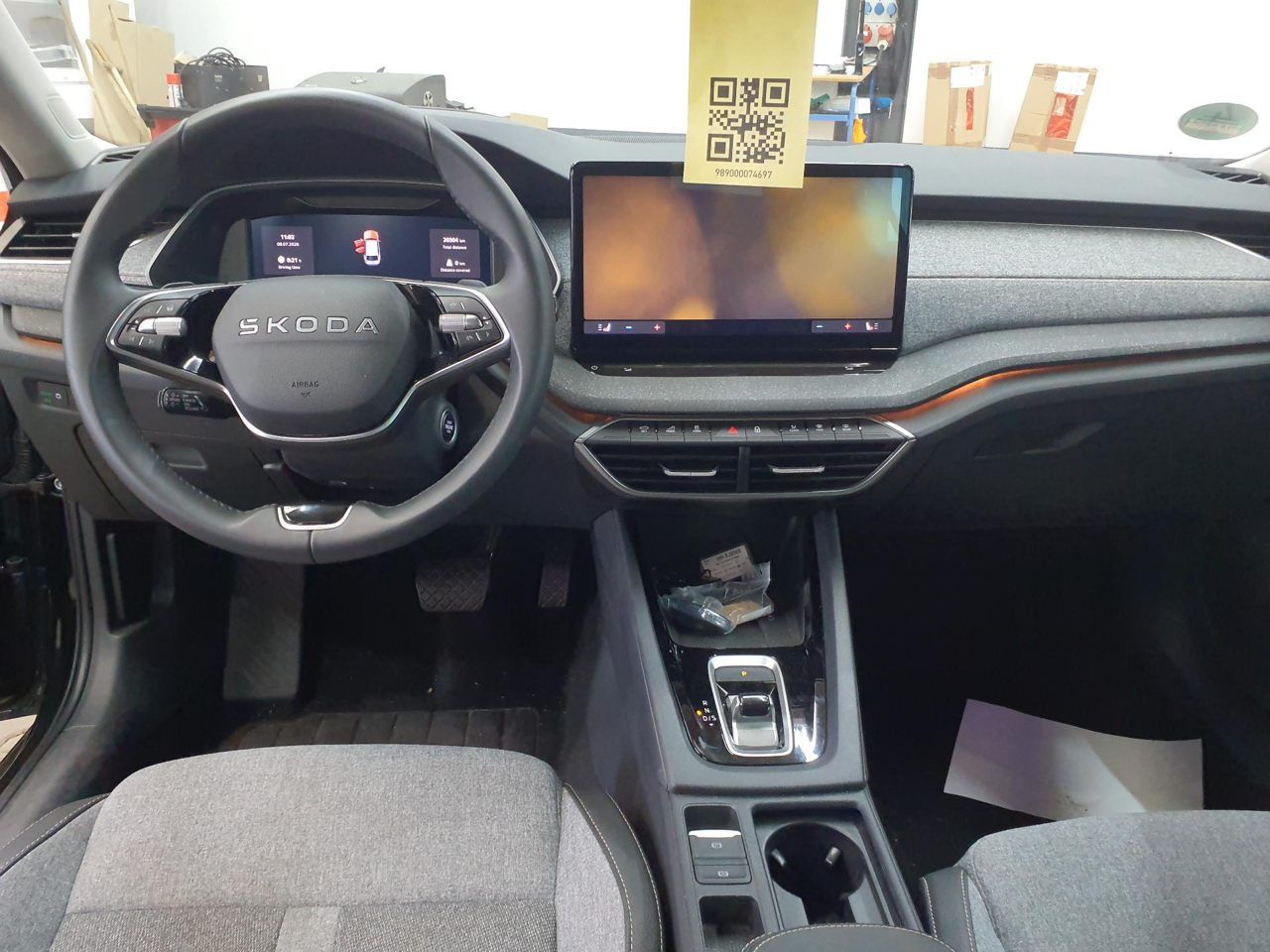 Fahrzeugabbildung SKODA Octavia Combi Tour 2.0l TDI Matrix HUD Pano SD - mit KI generiert/bearbeitet