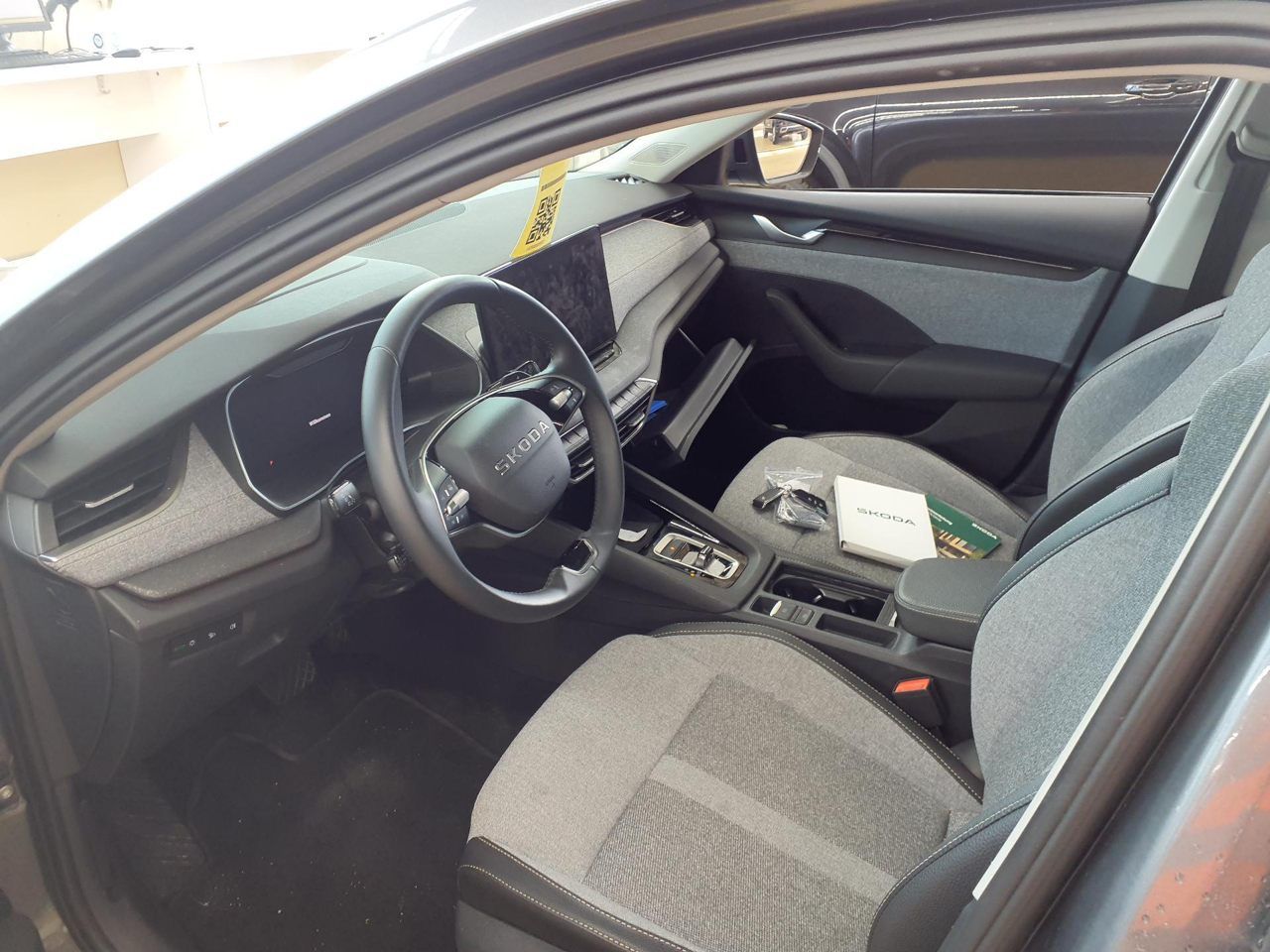 Fahrzeug autohaus mense Fahrzeugabbildung SKODA Octavia Combi Tour 2.0l TDI Matrix HUD Pano SD - mit KI generiert/bearbeitet