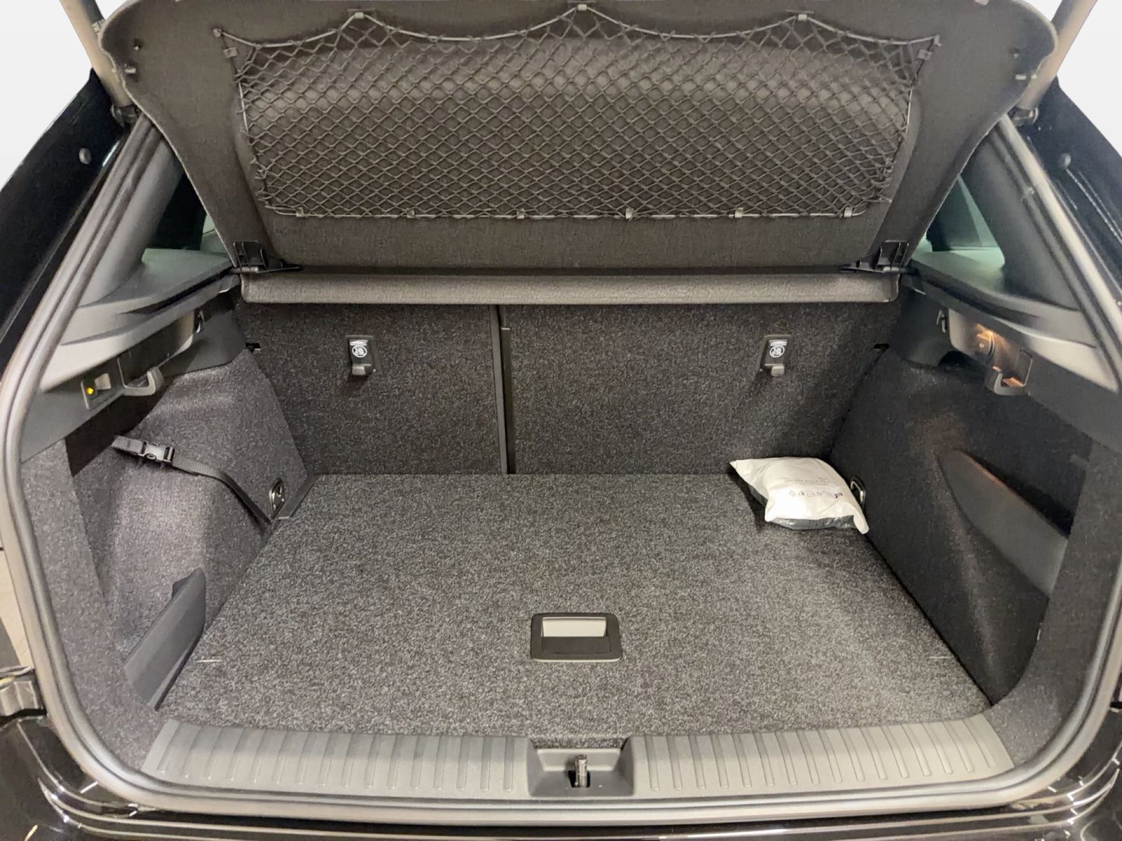 Fahrzeug autohaus mense Fahrzeugabbildung SKODA Kamiq 1.0 TSI Monte Carlo Matrix AHK Pano SD ACC - mit KI generiert/bearbeitet