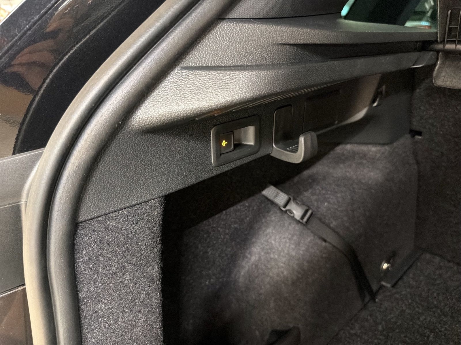Fahrzeug autohaus mense Fahrzeugabbildung SKODA Kamiq 1.0 TSI Monte Carlo Matrix AHK Pano SD ACC - mit KI generiert/bearbeitet