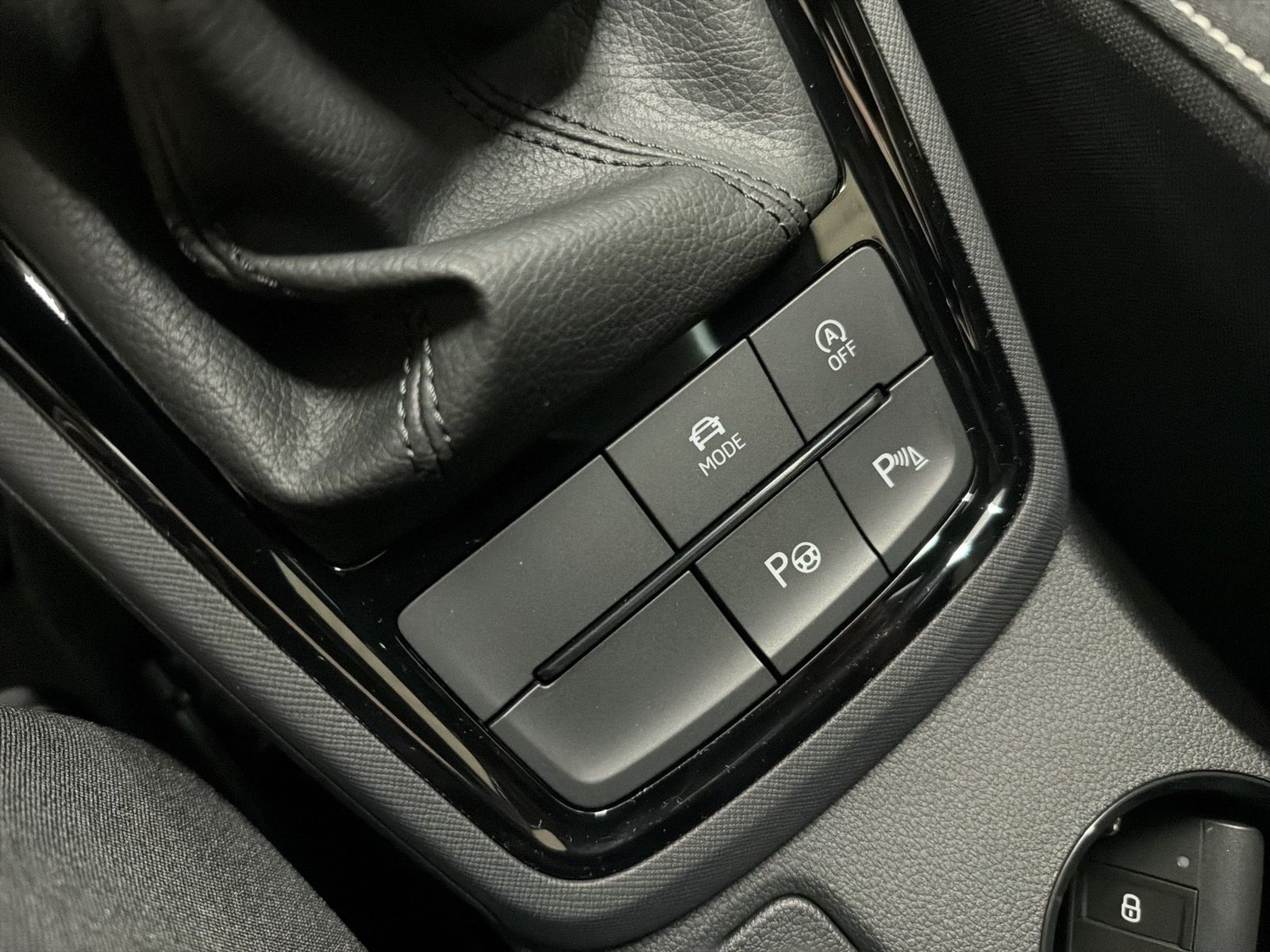 Fahrzeug autohaus mense Fahrzeugabbildung SKODA Kamiq 1.0 TSI Monte Carlo Matrix AHK Pano SD ACC - mit KI generiert/bearbeitet