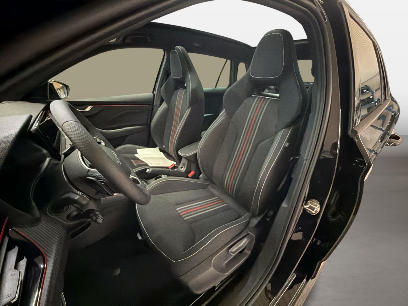 Fahrzeug autohaus mense Fahrzeugabbildung SKODA Kamiq 1.0 TSI Monte Carlo Matrix AHK Pano SD ACC - mit KI generiert/bearbeitet