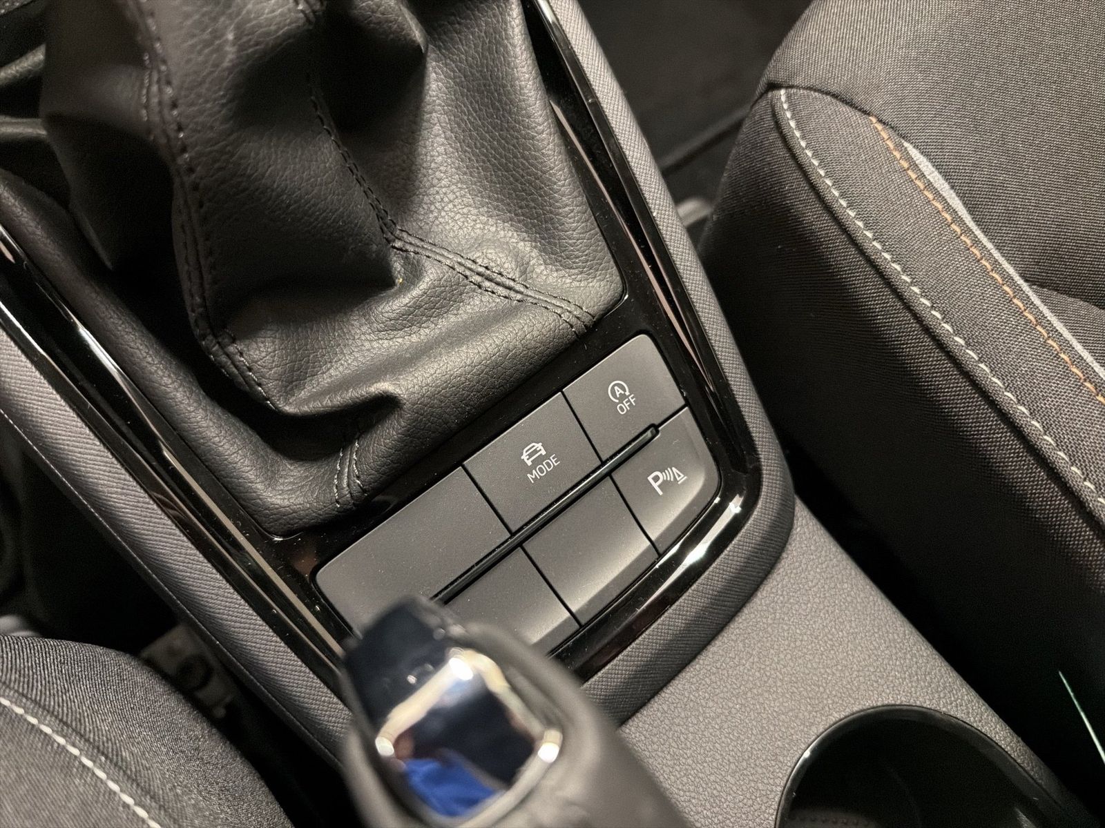 Fahrzeugabbildung SKODA Kamiq 1.0 TSI Tour Matrix LED VirtualCP Facelift - mit KI generiert/bearbeitet